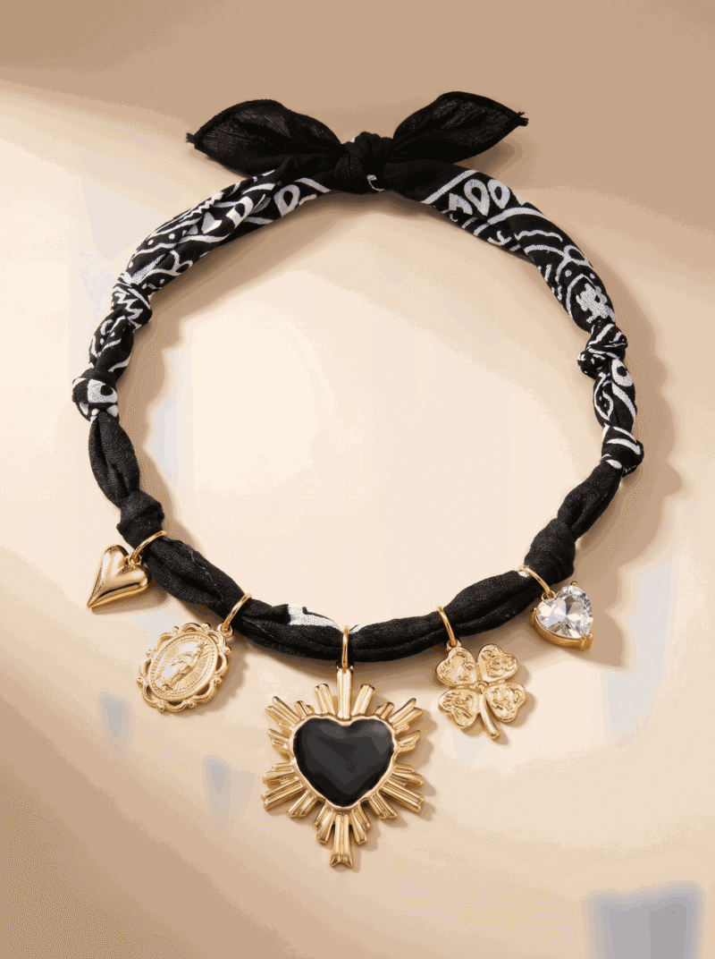 Collier en tissu avec charm coeur - Noir