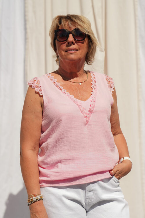 blouse sans manche avec broderie rose 02