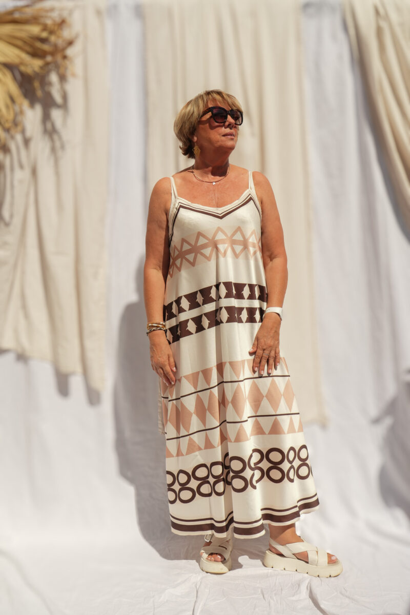 robe boheme fluide imprime geometrique blanc 05
