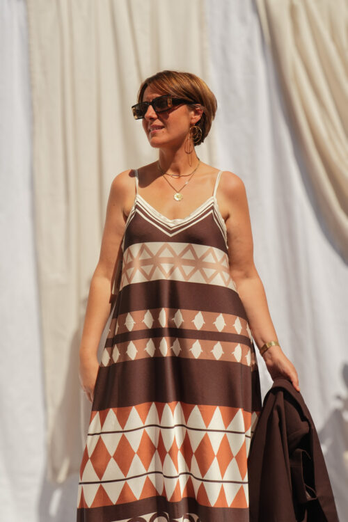 robe boheme fluide imprime geometrique marron 02