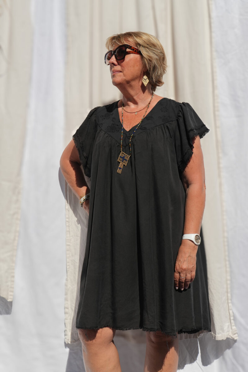 robe courte en tencele manches courtes noir 03
